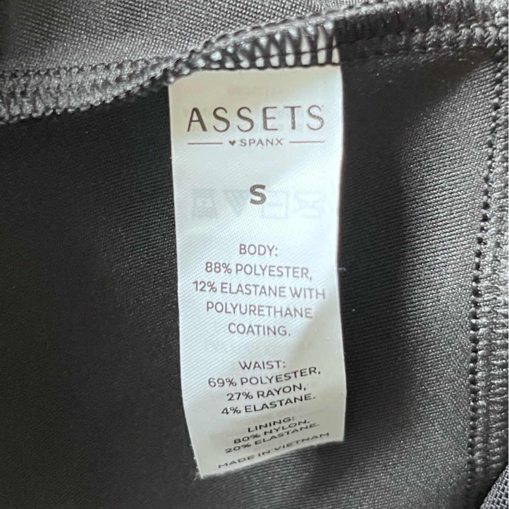 Assets by Spanx Faux Leather Leggings Size S Black Slimming - Picture 5 of 6
